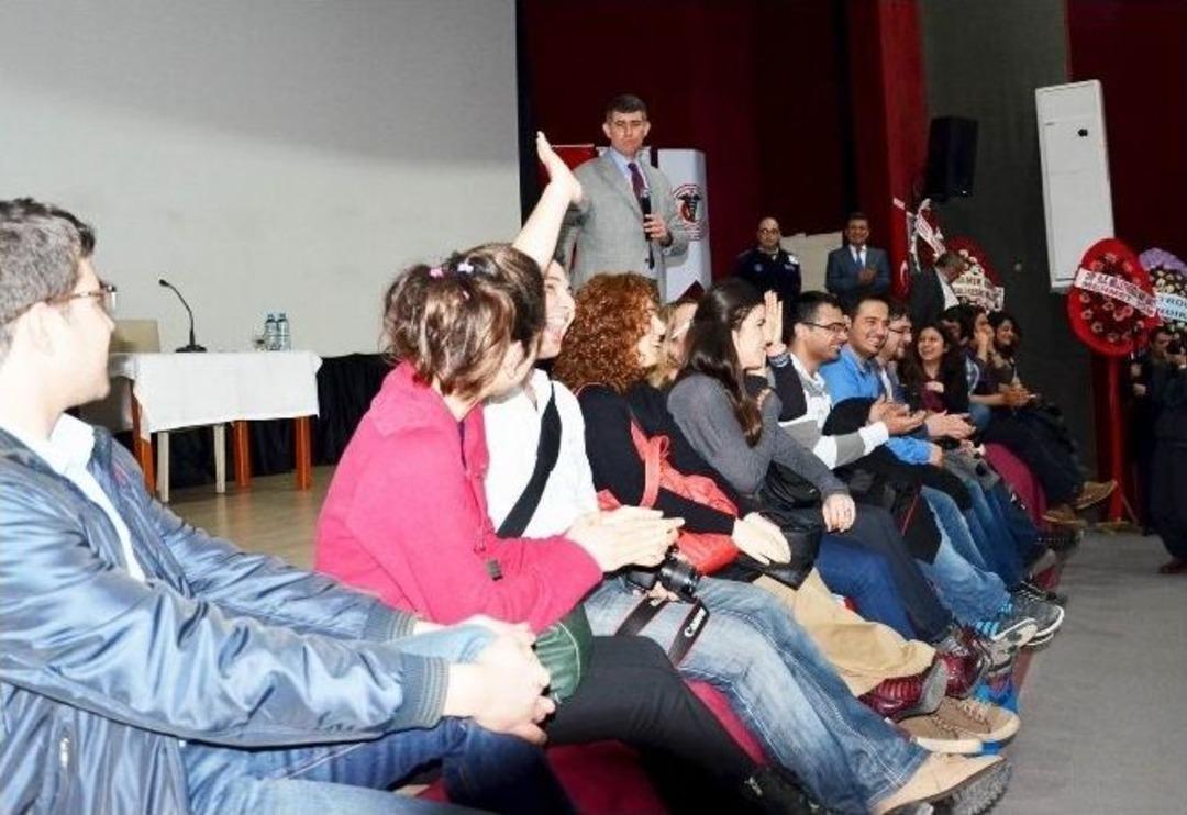 Feyzioğlu, Sahneye Gen&ccedil;leri Oturtturdu