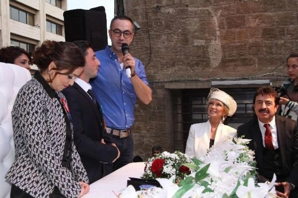 &Uuml;nl&uuml;ler Mersin&rsquo;de Nikah Şahidi Oldu