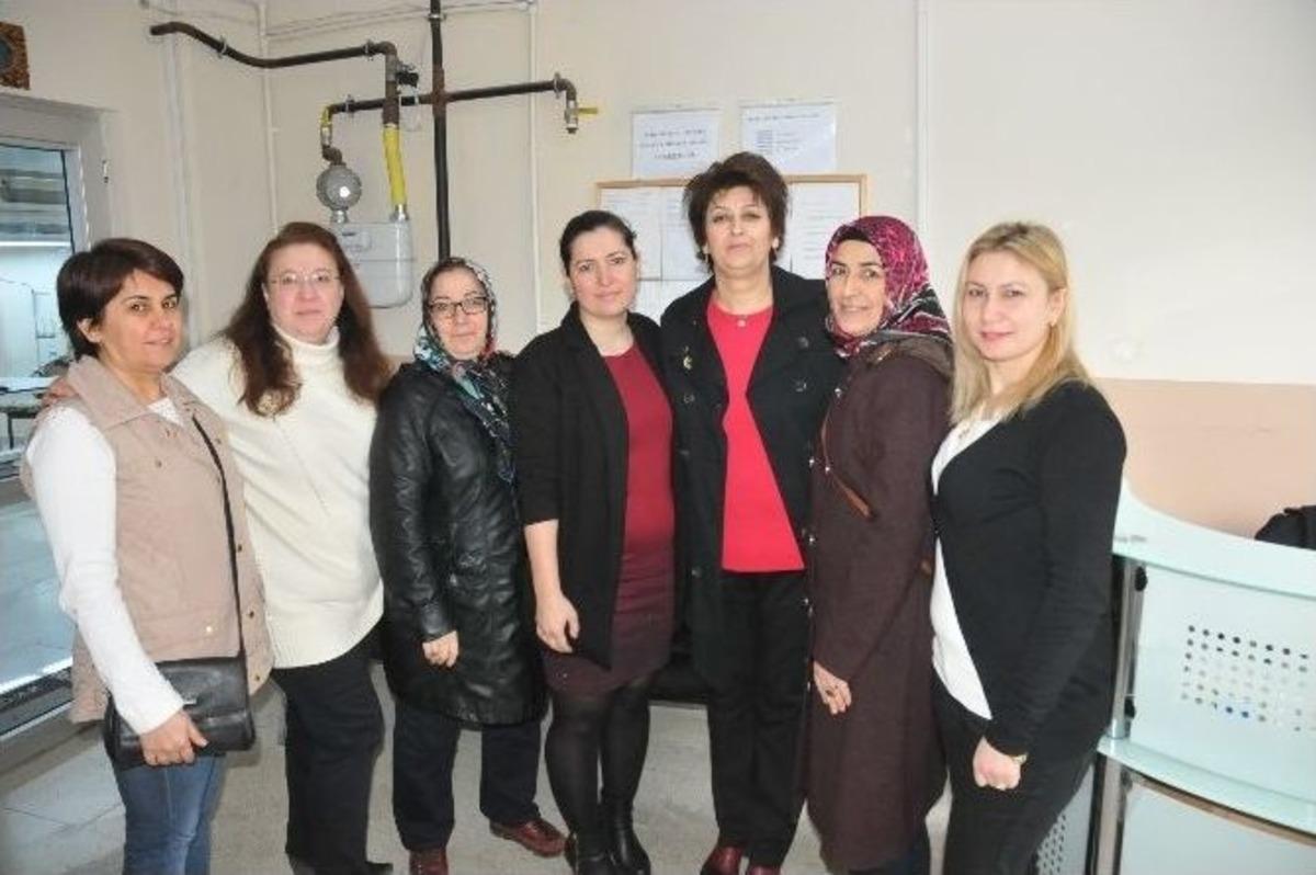 Mhp&rsquo;li Kadınlardan &Ccedil;ikolatalı Kutlama