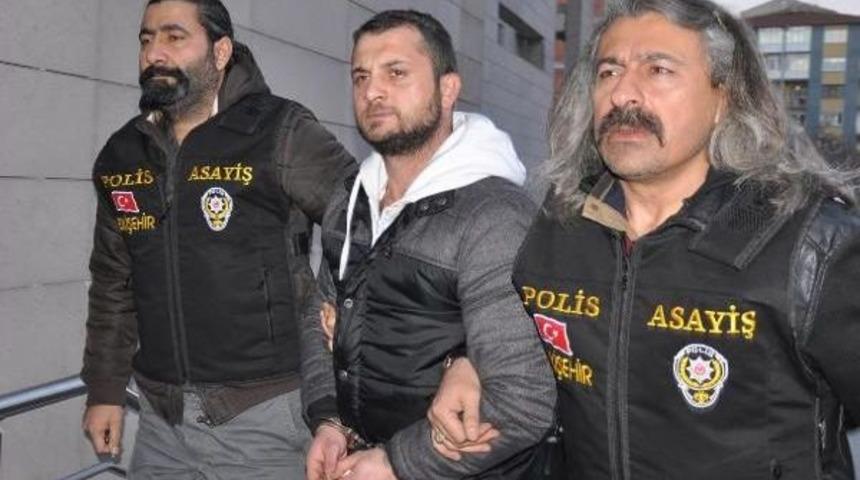 Eskişehir'de Garson Genci Bı&ccedil;aklayarak &Ouml;ld&uuml;ren Zanlı Bursa'da Yakalandı