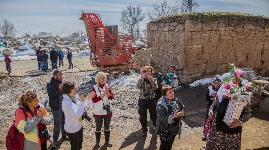 (&ouml;zel Haber) Fotoğraf&ccedil;ılardan Anlamlı Kutlama