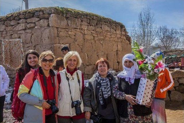 (özel Haber) Fotoğrafçılardan Anlamlı Kutlama