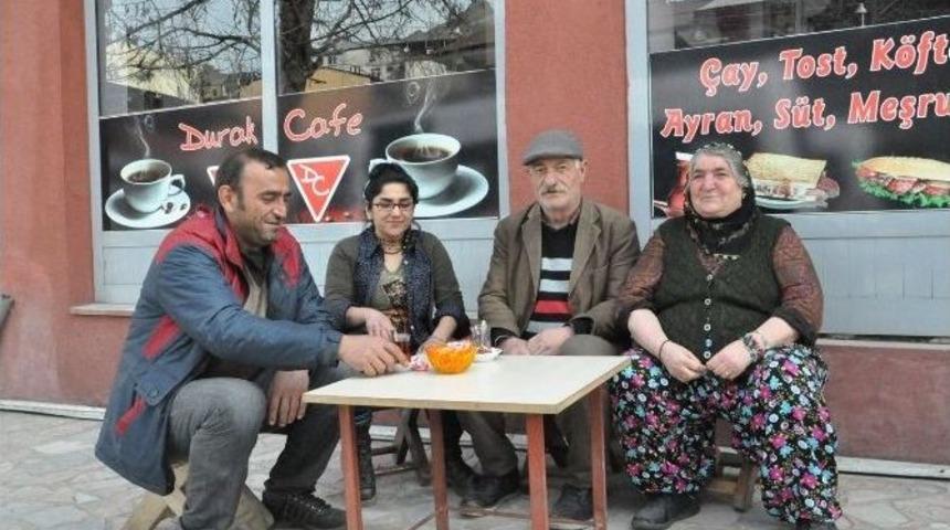 Anne Ve Kızı Kahvehane İşletiyor