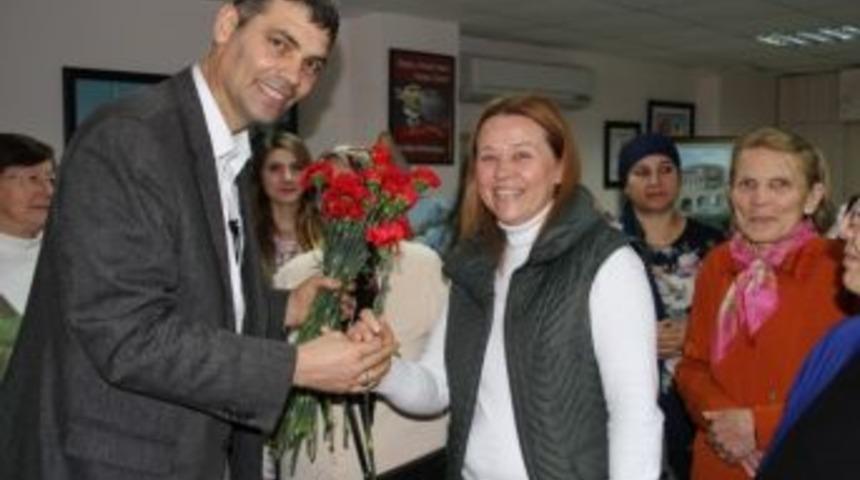 Adana Boşnakları Kadınlar G&uuml;n&uuml;&rsquo;n&uuml; Kutladı