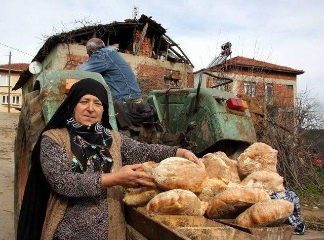 (özel Haber) Bu Köyün Kadınları Ekmekten Para Kazanıyor