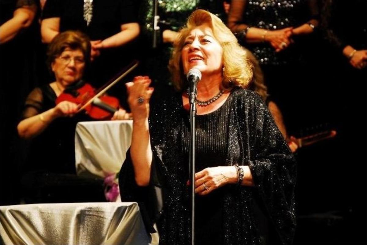 Kadın Korosundan &Ccedil;iğ K&ouml;fteli Konser