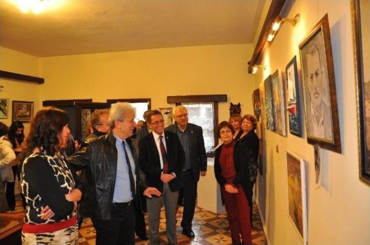 Edremit Belediyesi Sanat At&ouml;lyesi&rsquo;nden Kadınlar G&uuml;n&uuml; Sergisi
