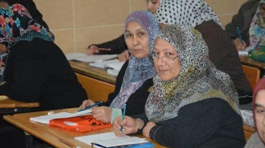 70 Yaşından Sonra Okuma-Yazma &Ouml;ğreniyor
