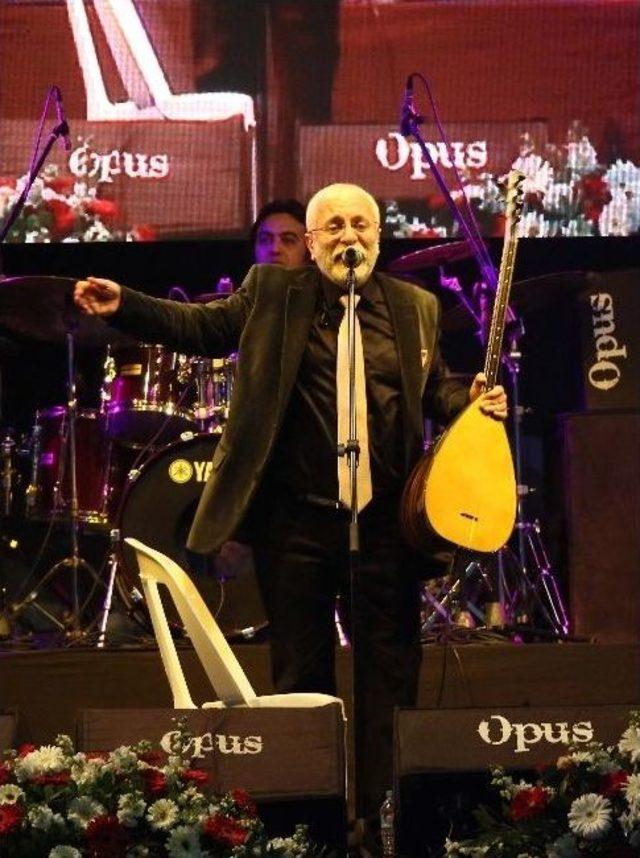 Onur Akın İzmir&rsquo;de Kadınlar İ&ccedil;in S&ouml;yledi 1