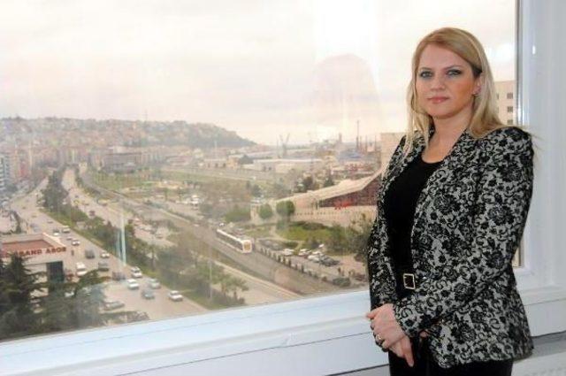 Elvinder, Kadınların Eğitimi Ve Istihdamı I&ccedil;in &Ccedil;alışıyor 1