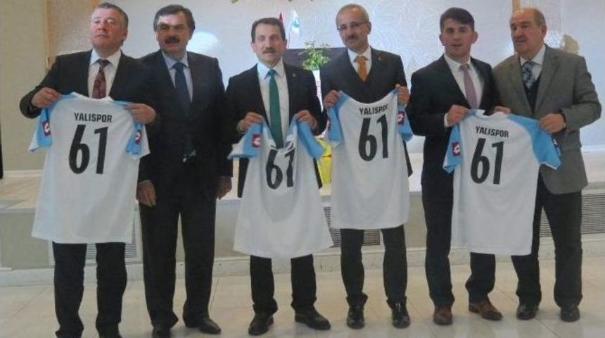 Milletvekili Aday Adayı D&uuml;nya Şampiyonu G&uuml;reş&ccedil;i Sel&ccedil;uk &Ccedil;ebi Form Tutuyor