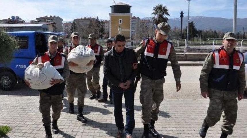 Suriye Plakalı Otomobilde 490 Bin Uyuşturucu Hap Ele Ge&ccedil;irildi (2)