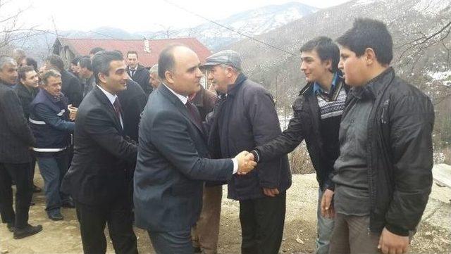 Vali G&uuml;naydın, Heyelan B&ouml;lgesinde İncelemelerde Bulundu 3