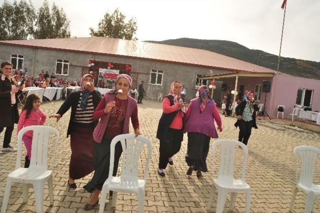 &Ccedil;ift&ccedil;i Kadınların Rengarenk Kadınlar G&uuml;n&uuml; Kutlaması