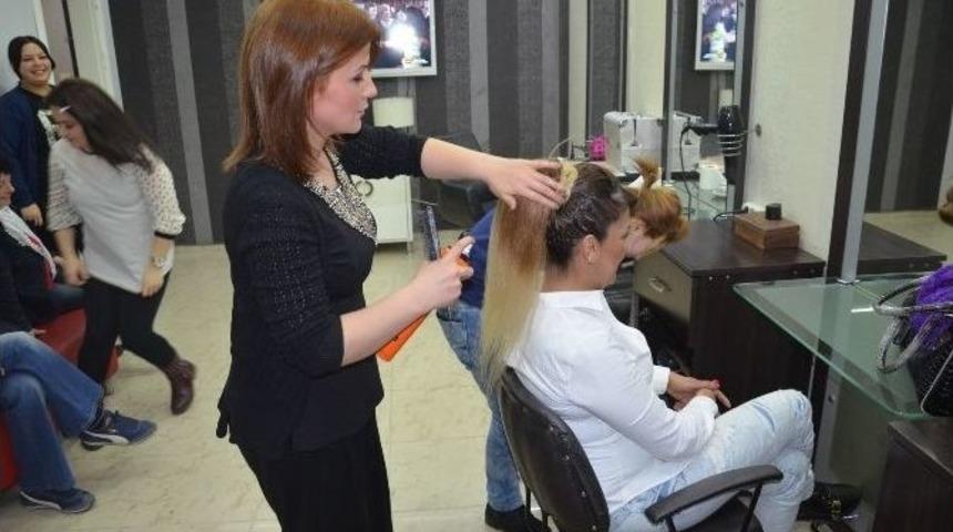 D&uuml;nya Kadınlar G&uuml;n&uuml; Nedeniyle &Uuml;cretsiz Sa&ccedil; Kesimi