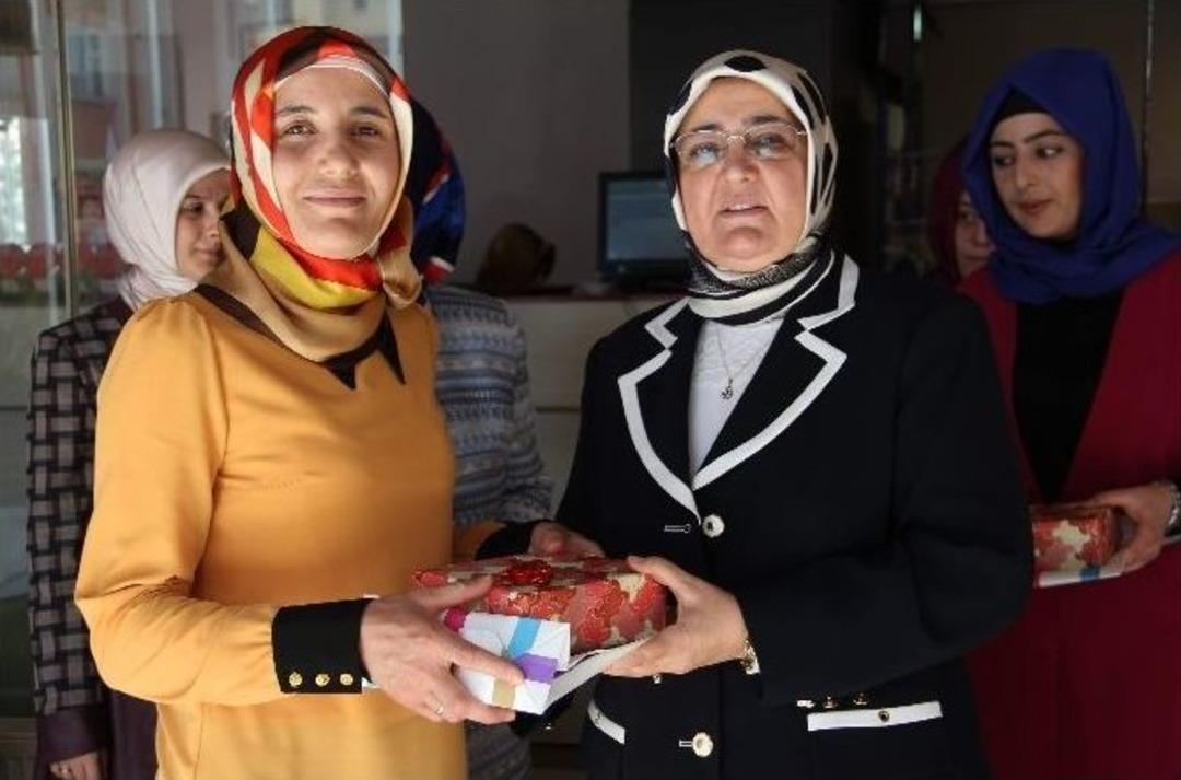 Bekiroğlu, Kadınlarla Kahvaltıda Bir Araya Geldi