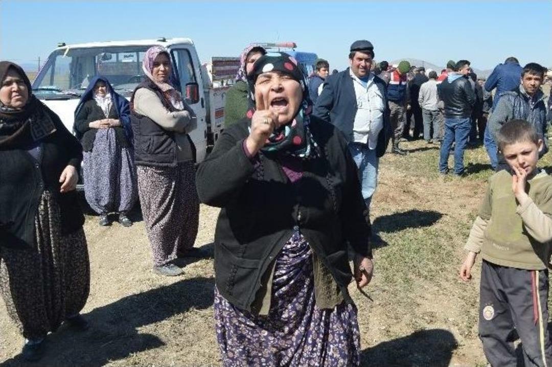 K&ouml;yl&uuml;ler &Ccedil;iftlik Sahiplerinin Arazisine Girip, Ekipmanlarına El Koydu