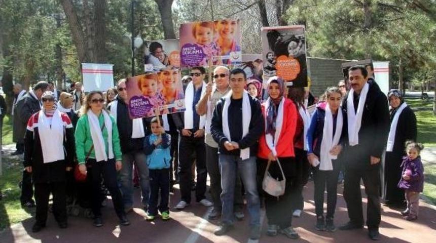 Kadın Sağlık &Ccedil;alışanına Şiddete Karşı Y&uuml;r&uuml;d&uuml;ler