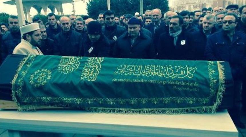 Finlandiya'da &Ouml;ld&uuml;r&uuml;len T&uuml;rk &Ccedil;ift, İstanbul'da Son Yolculuğuna Uğurlandı