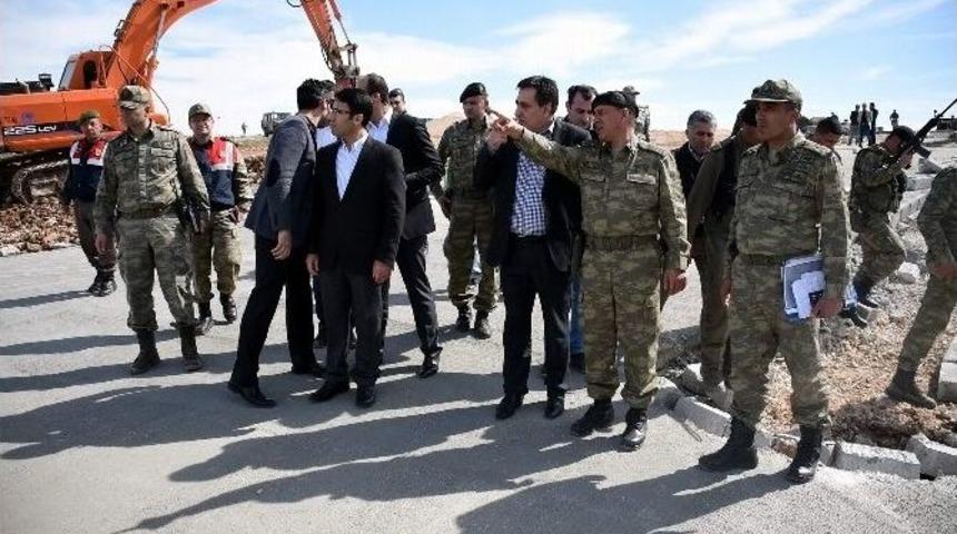 Vali K&uuml;&ccedil;&uuml;k Eşme&rsquo;de İncelemelerde Bulundu