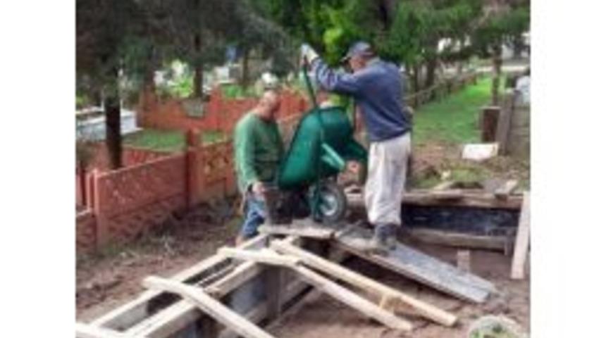 Mezarlıklarda İyileştirmeler Yapılıyor