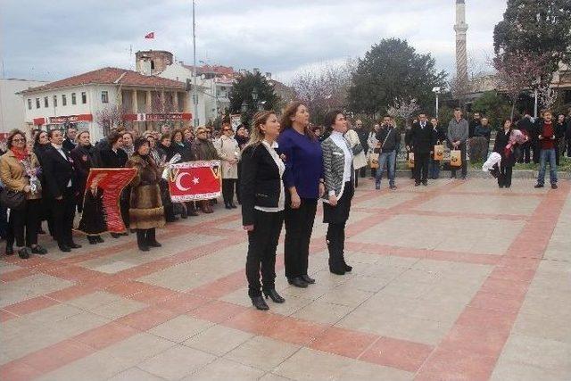 Kadınlar Törende Bir Araya Geldi