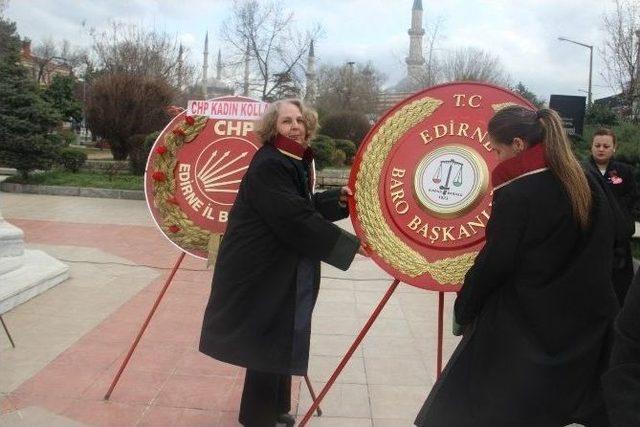 Kadınlar Törende Bir Araya Geldi