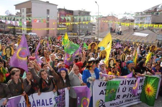 Hakkari'de Kadınlar Günü Mitingi