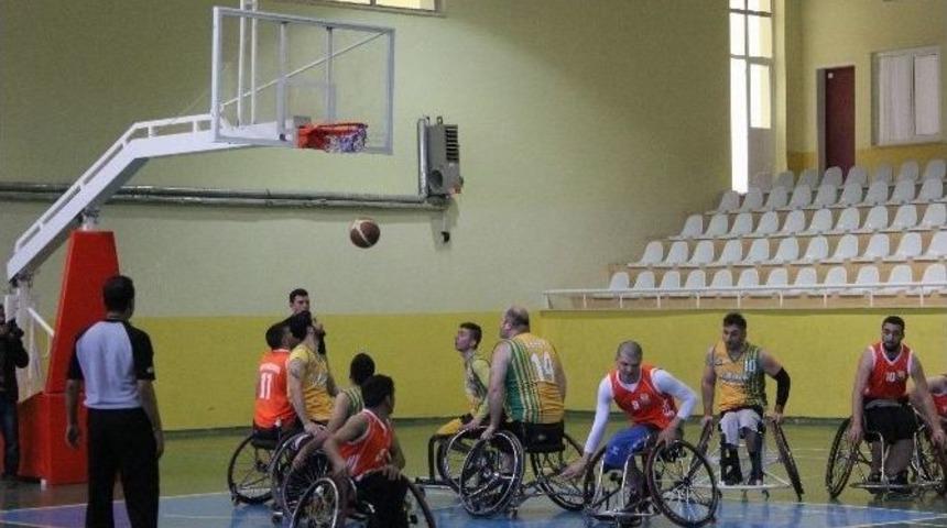 Bedensel Engelliler Tekerlekli Sandalye Basketbol 1. Ligi