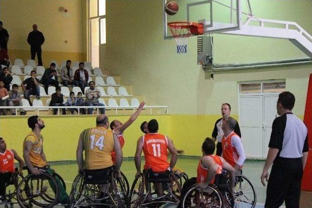 Bedensel Engelliler Tekerlekli Sandalye Basketbol 1. Ligi