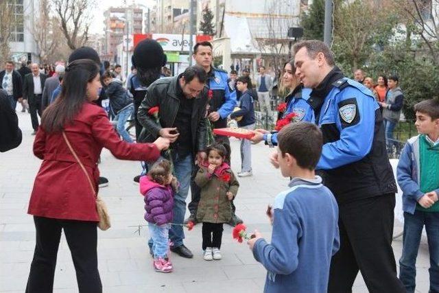 Polisten Kadınlar Gününde Kürtçe Mesaj