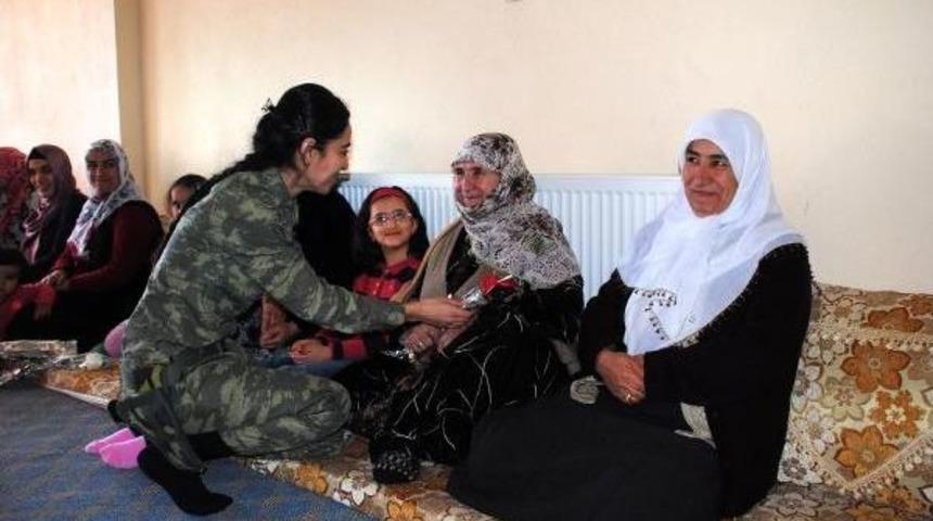 Kadın Jandarmalar, K&ouml;yde Kadınların G&uuml;n&uuml;n&uuml; Kutladı