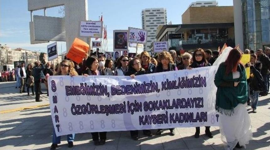 Kadına Şiddeti Tiyatro Oyunu İle Anlatmaya &Ccedil;alıştılar