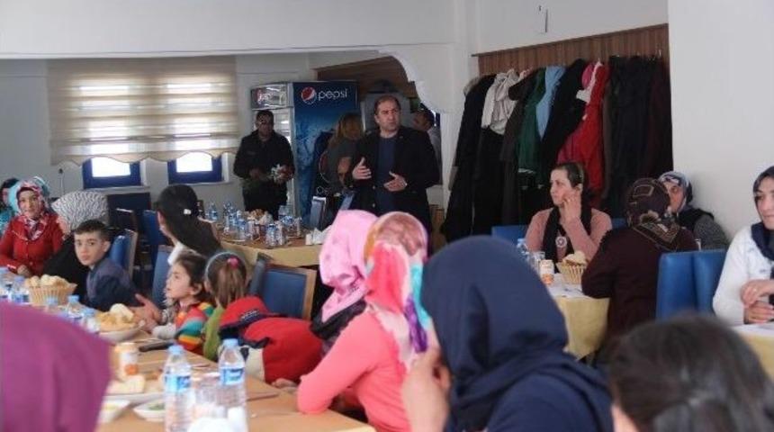 Ak Parti &Ccedil;ıldır Kadın Kollarından Anlamlı Program