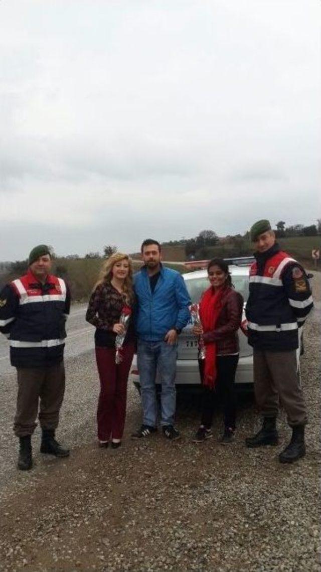 Jandarmadan Kadınlar G&uuml;n&uuml;nde &Ouml;rnek Davranış 3