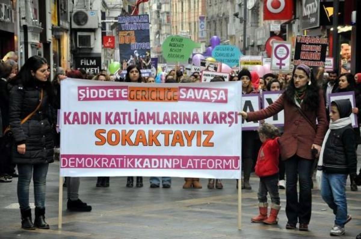 Trabzon'da Kadınlar Y&uuml;r&uuml;d&uuml;