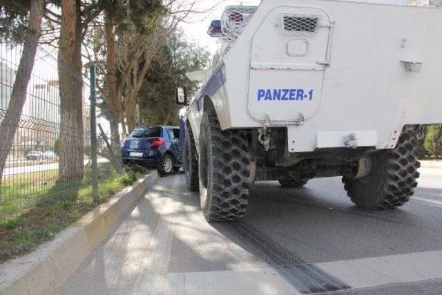Adıyaman&rsquo;Da Otomobil Panzere &Ccedil;arptı 2