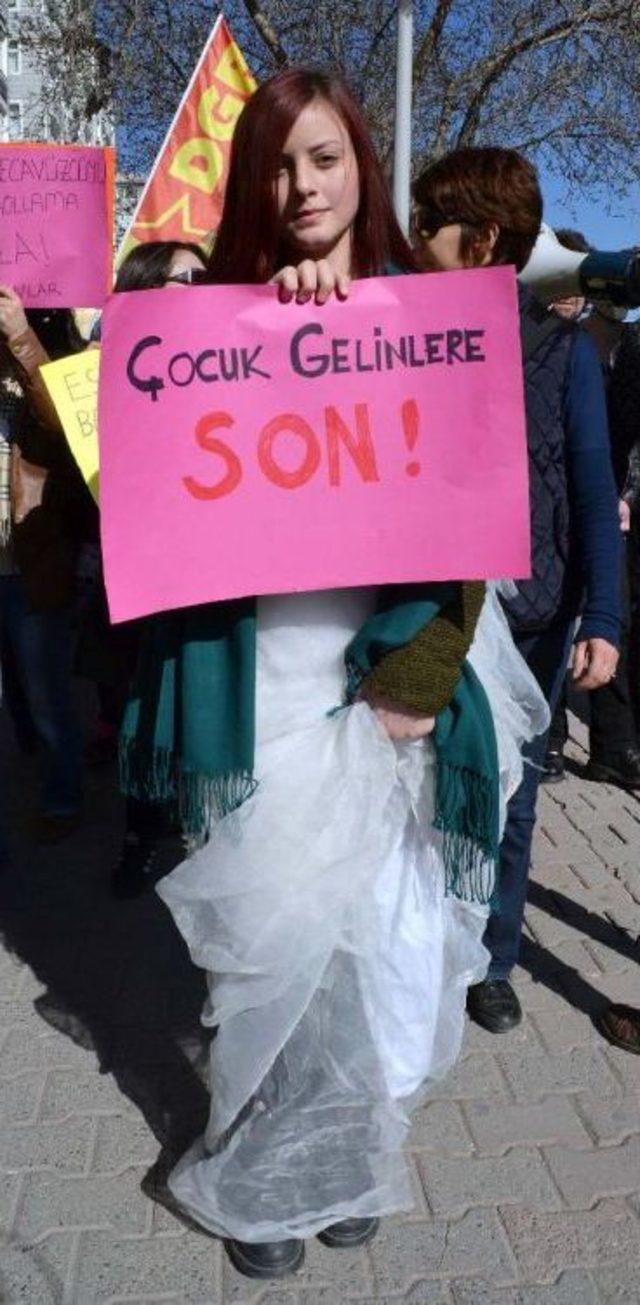 Kadına Şiddeti Eleştiren gelinlikli Yürüyüş 3