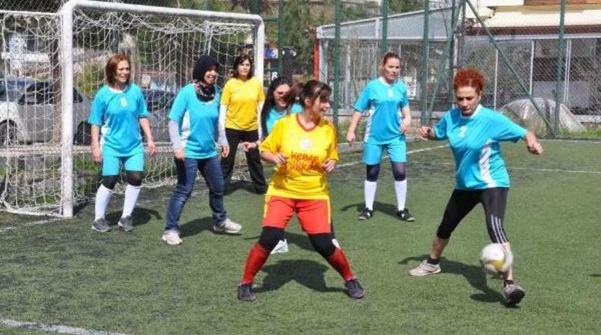 Kadınlar G&uuml;n&uuml;'nde 'annem Futbol Oynuyor' Etkinliği