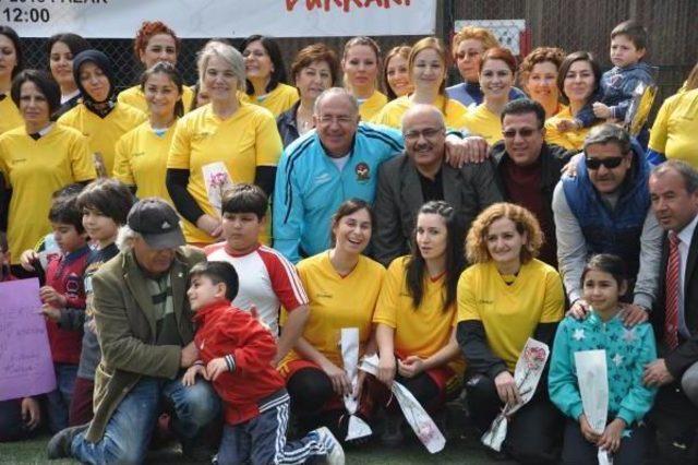 Kadınlar G&uuml;n&uuml; nde  annem Futbol Oynuyor  Etkinliği 3