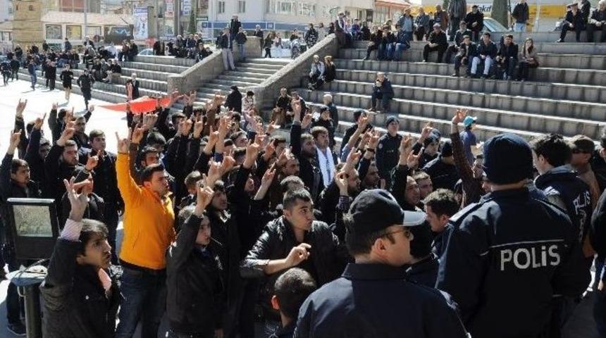 Yozgat&rsquo;ta Karşıt G&ouml;r&uuml;şl&uuml; &Ouml;ğrenci Grubu Arasında Arbede
