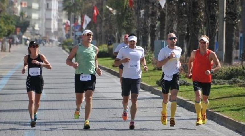 Alanya&rsquo;da "atat&uuml;rk&rsquo;e Koşalım Atat&uuml;rk&rsquo;le Koşalım" Halk Koşusu