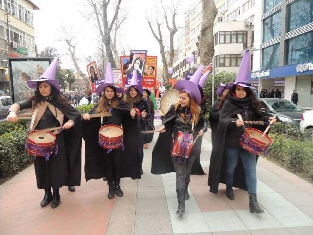 Kadınlar 8 Mart&rsquo;ı Eğlenerek Kutladı