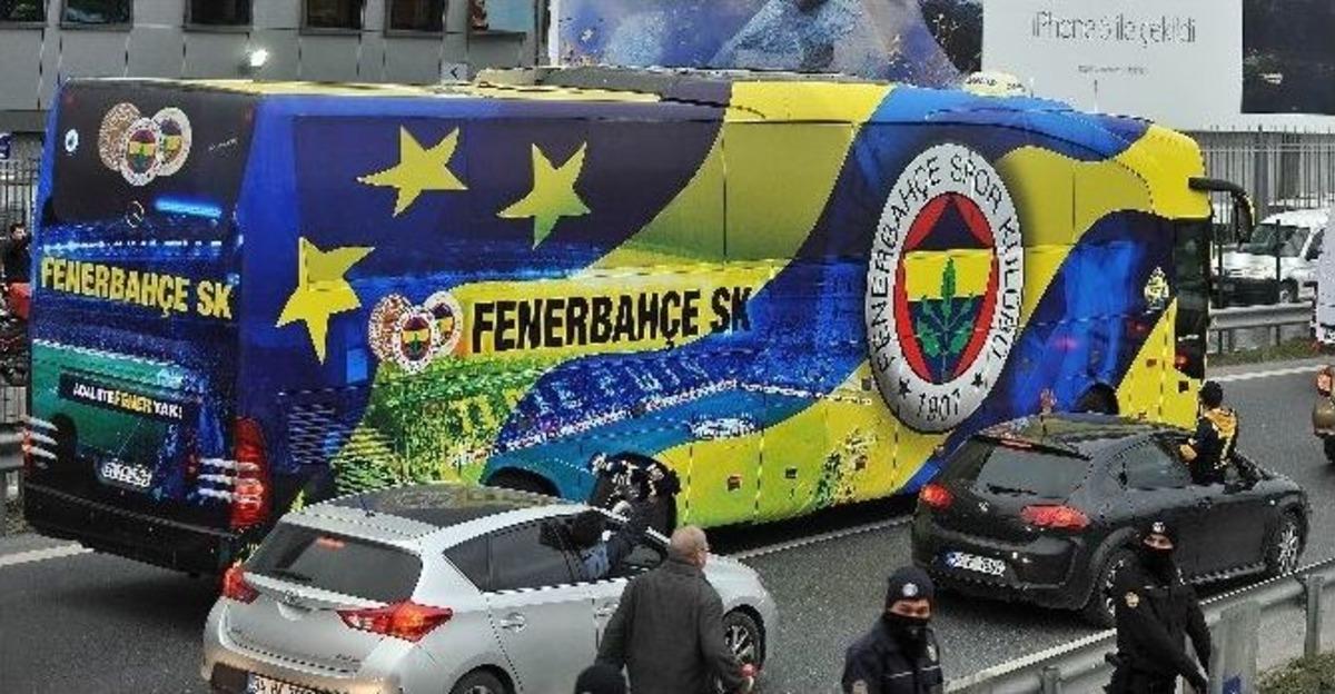 Derbi &Ouml;ncesi Takımlar Stadyuma Geldi