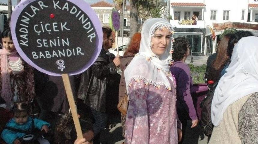 Bodrum&rsquo;da Binlerce Kadın Sokağa D&ouml;k&uuml;ld&uuml;