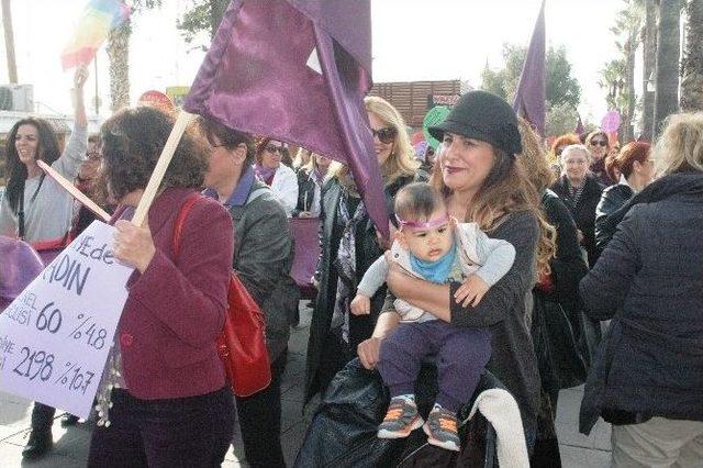 Bodrum&rsquo;da Binlerce Kadın Sokağa D&ouml;k&uuml;ld&uuml; 2