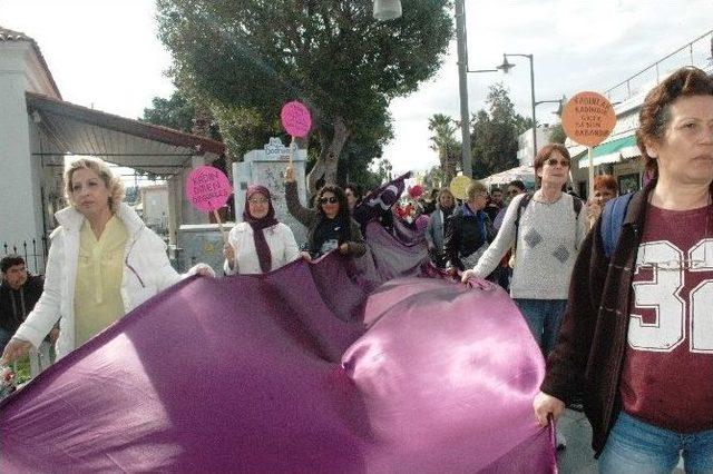Bodrum&rsquo;da Binlerce Kadın Sokağa D&ouml;k&uuml;ld&uuml; 3