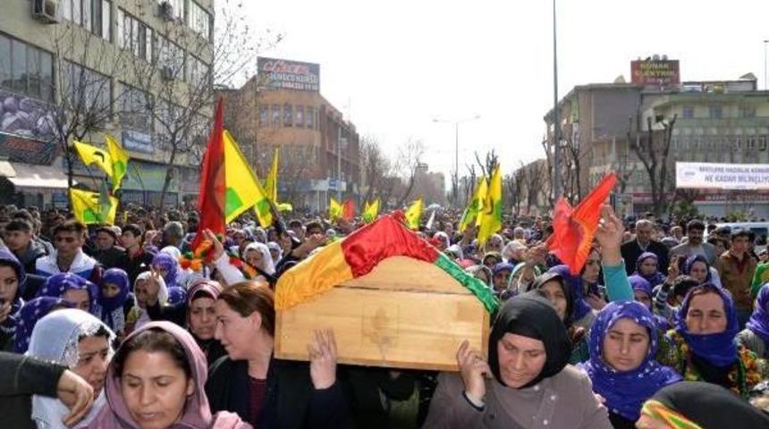 Ypj'li Kadının Cenazesini Kadınlar Taşıdı