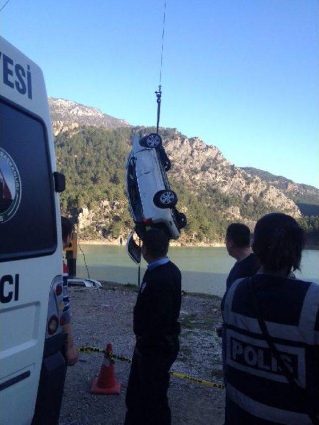 Kontrolden &Ccedil;ıkan Otomobil Baraja U&ccedil;tu (2) 1