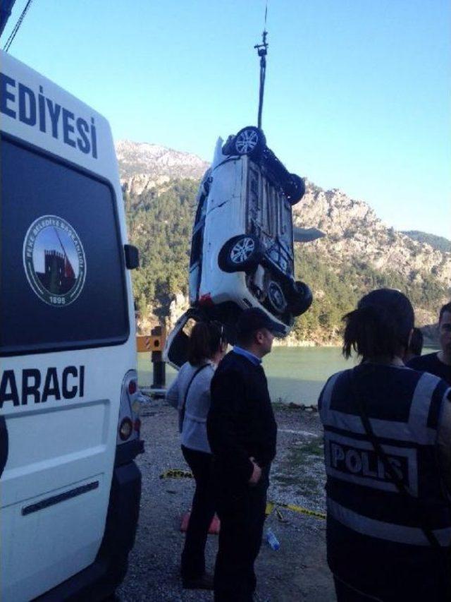 Kontrolden &Ccedil;ıkan Otomobil Baraja U&ccedil;tu (2) 2